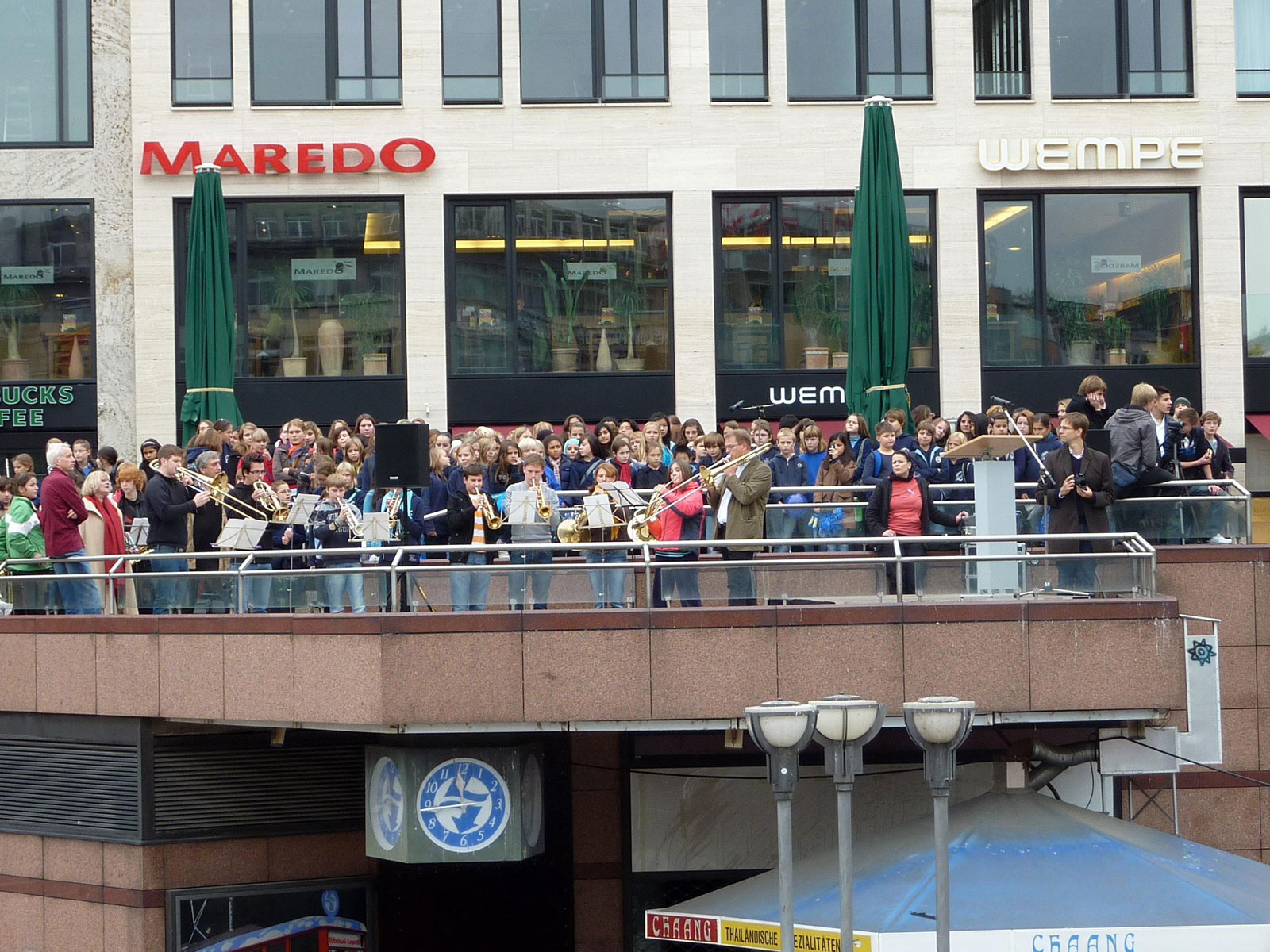 Begrüßung durch das Orchester