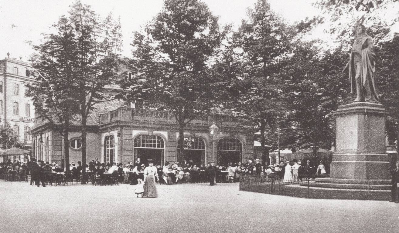 Schillerplatz mit Schiller-Denkmal um 1900